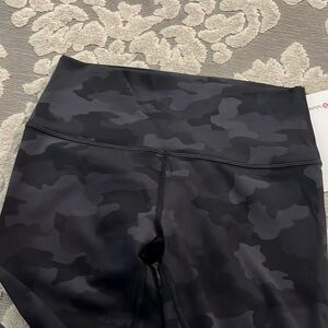 Lululemon wunder under HR crop 23’